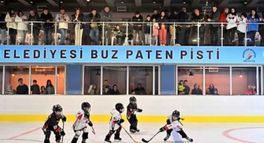 Akdeniz’in ilk buz pisti yeniden açıldı
