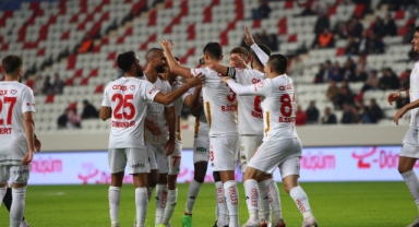 Akrep gruplara galibiyetle başladı