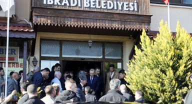 Cuma namazını İbradı'da kıldı