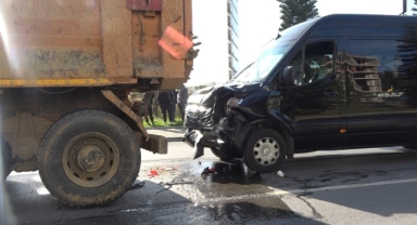 Hafriyat aracına arkadan çarptı