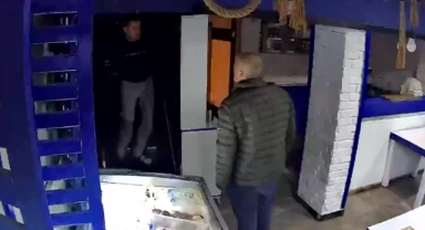 Hırsızlık yaparken yakalandı, tuvaleti sordu