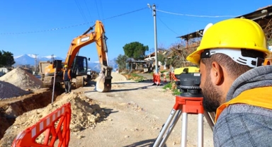 Kanalizasyon altyapı çalışmaları sürüyor
