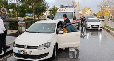 Kaza sonrası şoka girdi araçtan inmedi