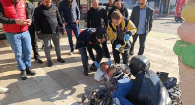 Kazada kafasını reklam panosuna çarptı