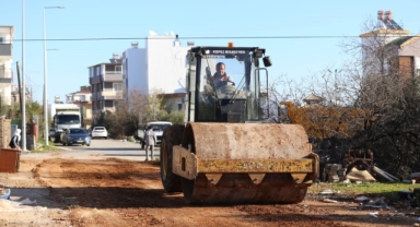 Kepez'de yol çalışmaları
