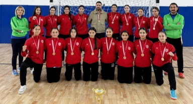 Kepez’in hentbol yıldızları zirvede