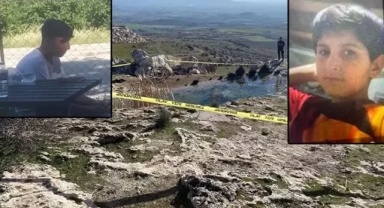 Kuzenler su dolu çukurda boğuldu