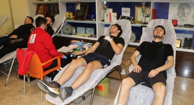 Milli sporcular kan bağışladı