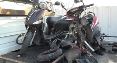 Motosiklet tırla çarpıştı