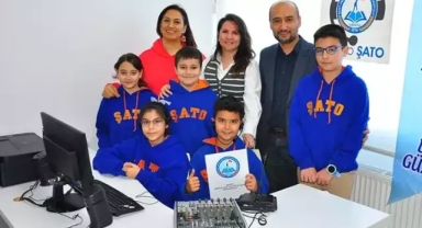 Okul radyosunda Ferdi Tayfur'un şarkıları çalındı