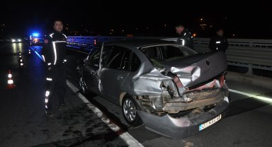 Otomobilin sürücüsü yaralandı