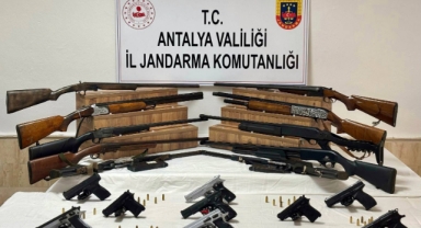 Ruhsatsız silahlar ele geçirildi