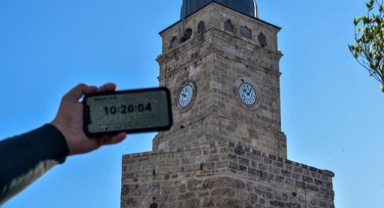 Saat Kulesi 'geri'de kalıyor