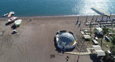 Sahildeki kaçak yapı kaldırıldı