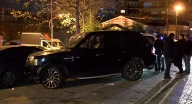 Seyir halindeki cip çapraz ateşe tutuldu