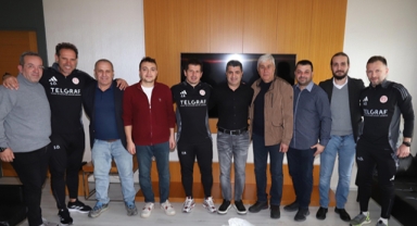 Spor yazarlarından Belözoğlu’na ziyaret