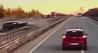 Ters yönde giden otomobil, karşıdan gelen araçla çarpıştı: 1 ölü, 3 yaralı