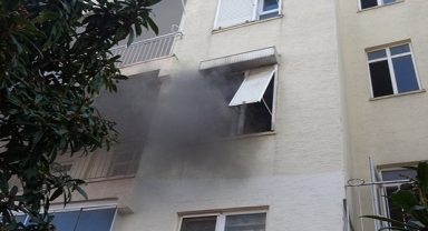 Yangında mahsur kalan çift kurtarıldı