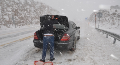 Yollar beyaza büründü