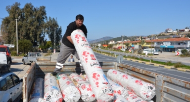 Afet mağdurlarına sera naylonu desteği