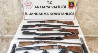 Antalya'da ruhsatsız silah operasyonu