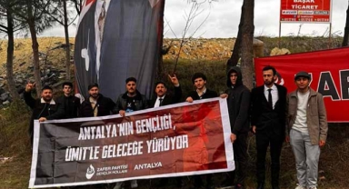 Antalyalı gençlerden adalet nöbetine destek