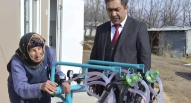 Bakan Kacır'dan süt sağım makinesi hediyesi