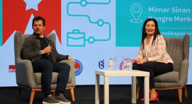 Belözoğlu, GÜNKAF'ta gençlerle buluştu