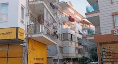 Bunalıma girip camları kırdı