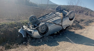 Burdur'da otomobil devrildi: 3 yaralı