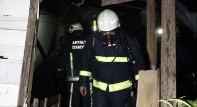 Gecekonduda korkutan yangın