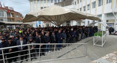 Gözyaşlarıyla toprağa verildi