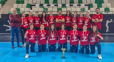 Hentbolda altın madalya Antalya’nın