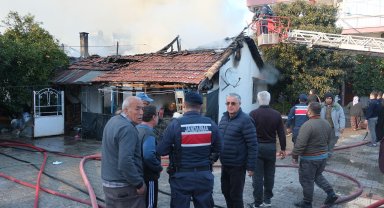 Kemer'de ev yangını
