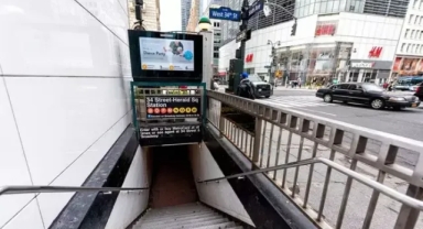 Metroda doğum yaptı