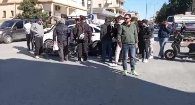 Motosiklet ile otomobil çarpıştı