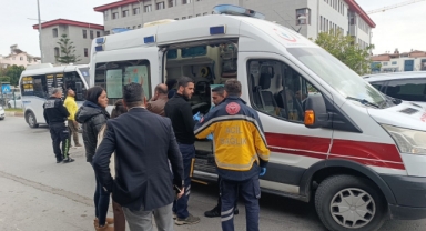 Motosiklet yayaya çarptı: 2 yaralı
