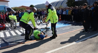 Öğrenciler trafik bilinciyle yetişiyor