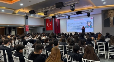 Öğrencilere siber farkındalık eğitimi