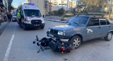 Otomobille çarpışan motosikletli yaralandı