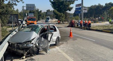 Pikapla otomobil çarpıştı