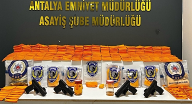 Silah ve yüklü miktarda uyuşturucu ile yakalandı