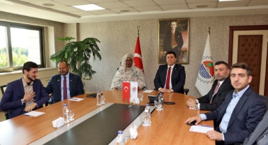 Türk yatırımcıları ülkesine davet etti