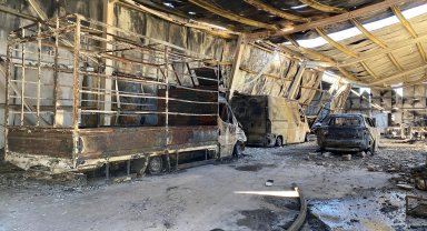 Yangında işyerleri küle döndü