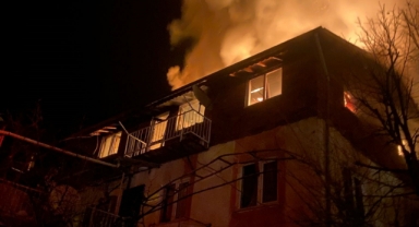 2 katlı evi küle çevirdi