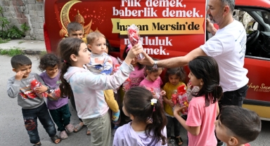 60 bin çocuğa bayram hediyesi dağıtıldı