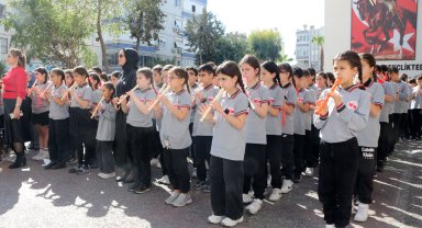 850 öğrenciden flütle marş