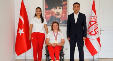 Altın madalya Antalya'ya geldi