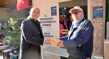 Antalya'da ramazan geleneği: Günlük 650 pide dağıtılıyor