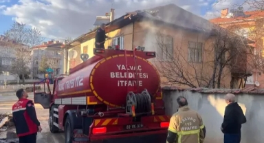Bacada çıkan yangın korkuttu